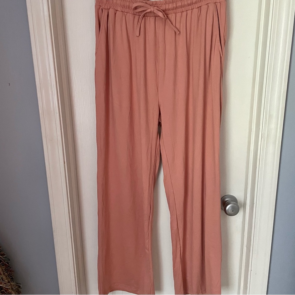 NWOT Women’s Lounge Pants sz L